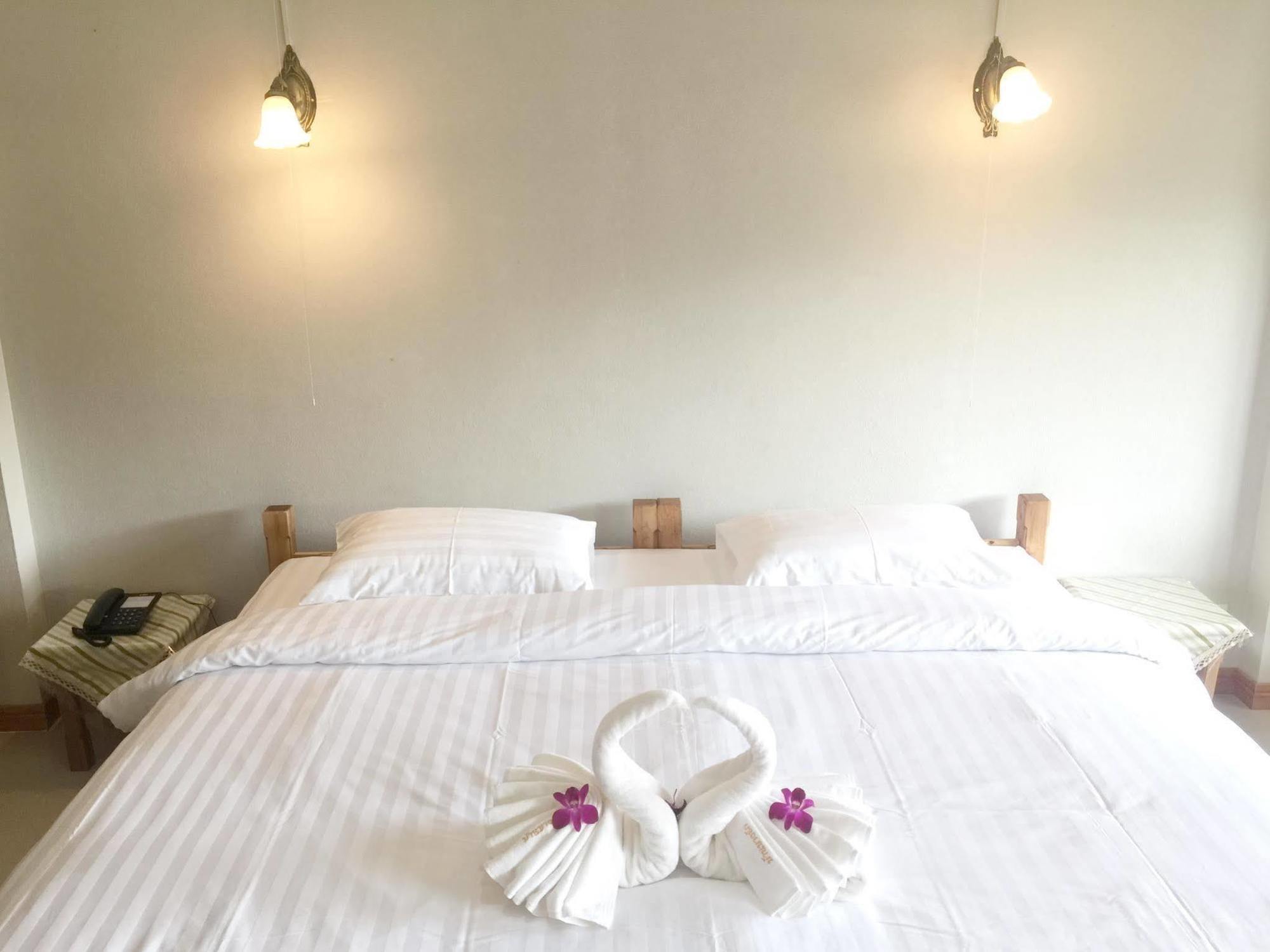 Baan Bangrak Residence Trang Buitenkant foto