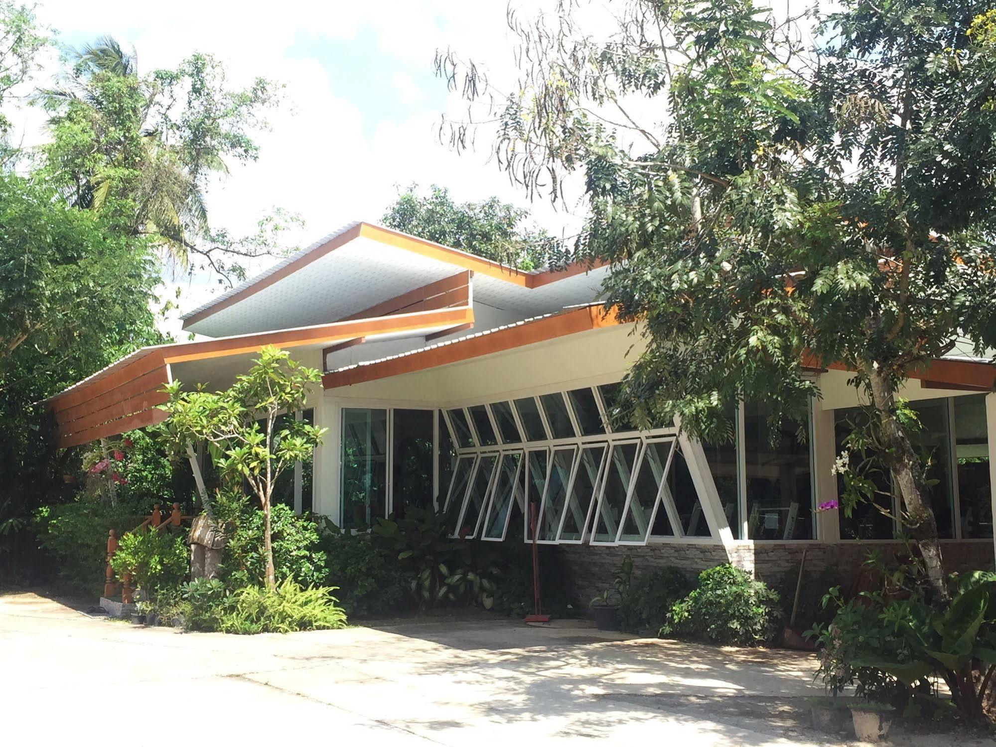 Baan Bangrak Residence Trang Buitenkant foto
