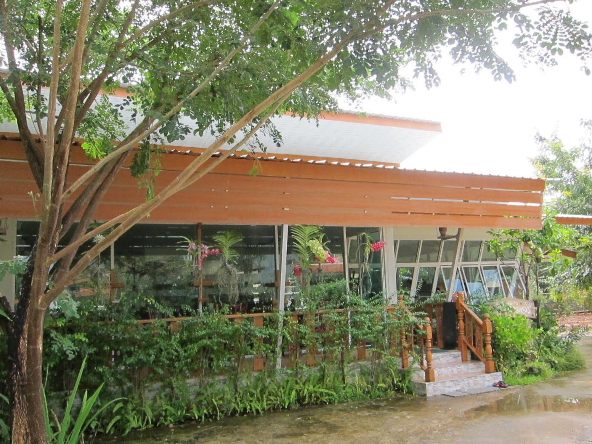 Baan Bangrak Residence Trang Buitenkant foto