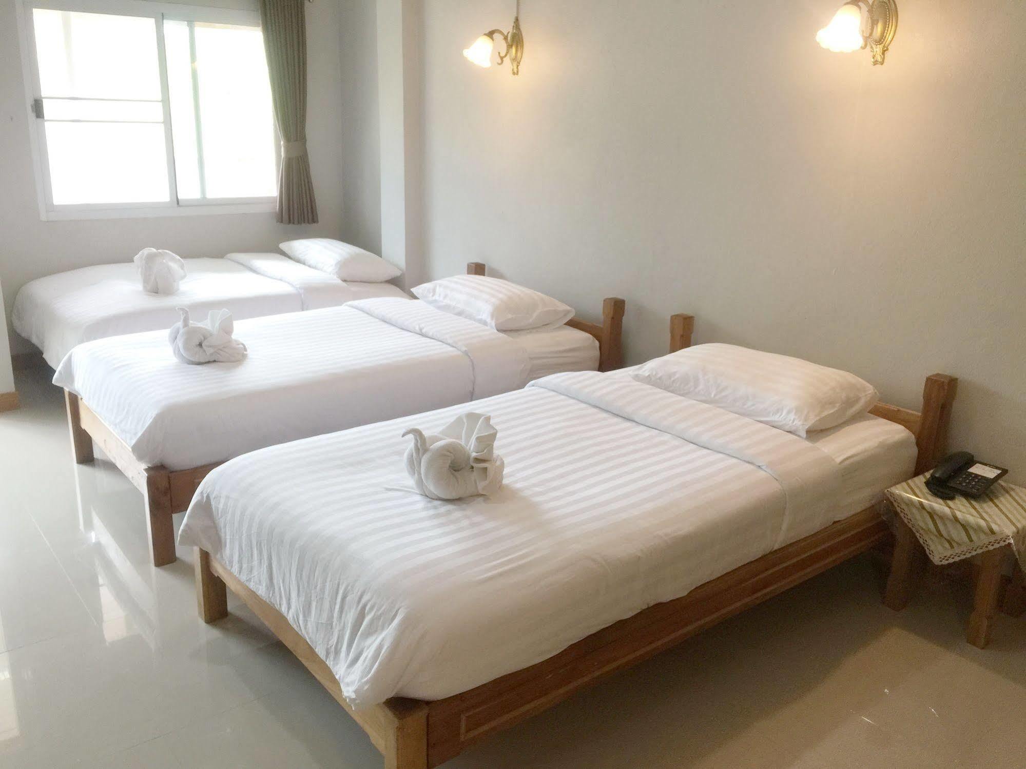 Baan Bangrak Residence Trang Buitenkant foto