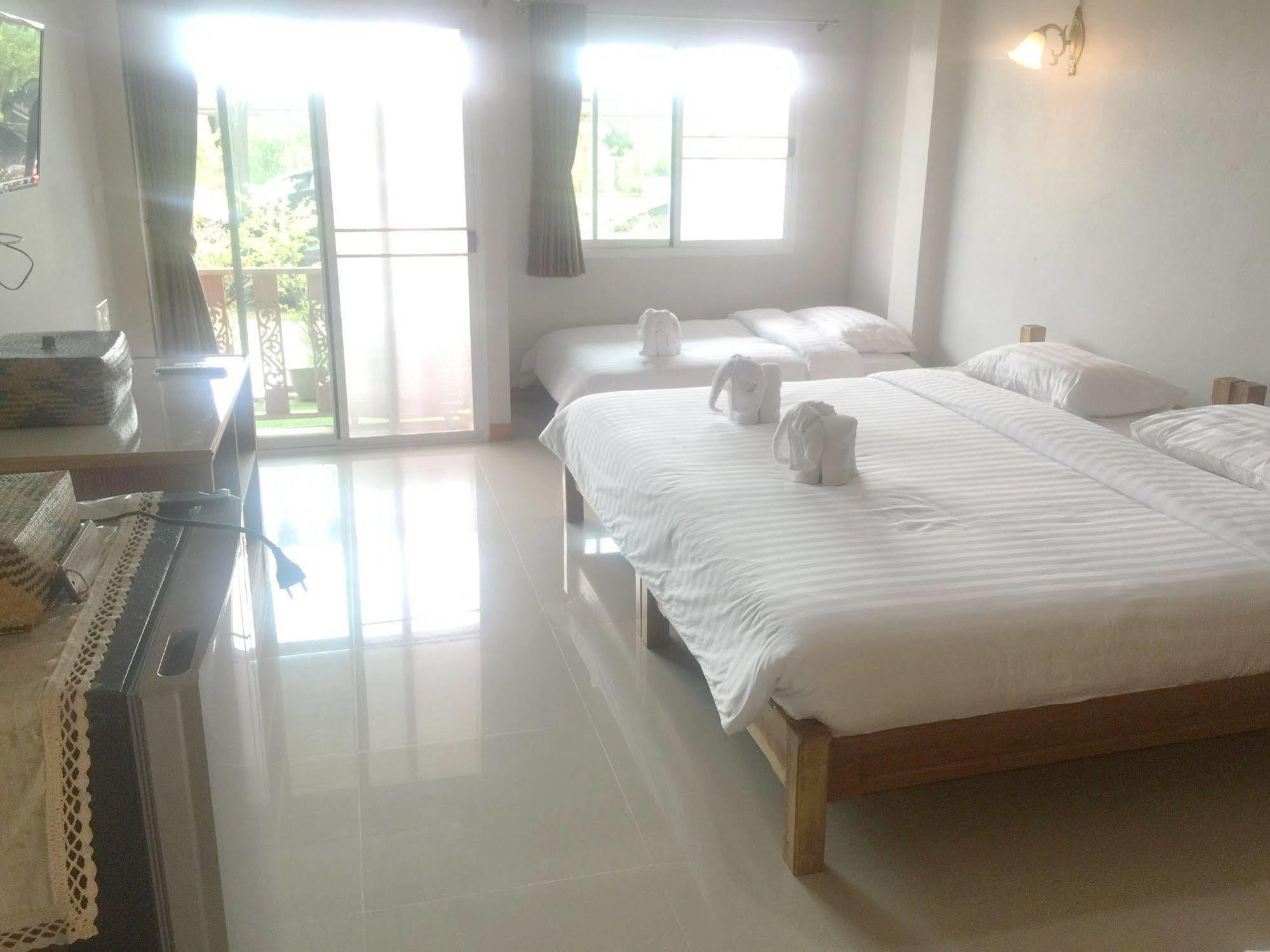 Baan Bangrak Residence Trang Buitenkant foto