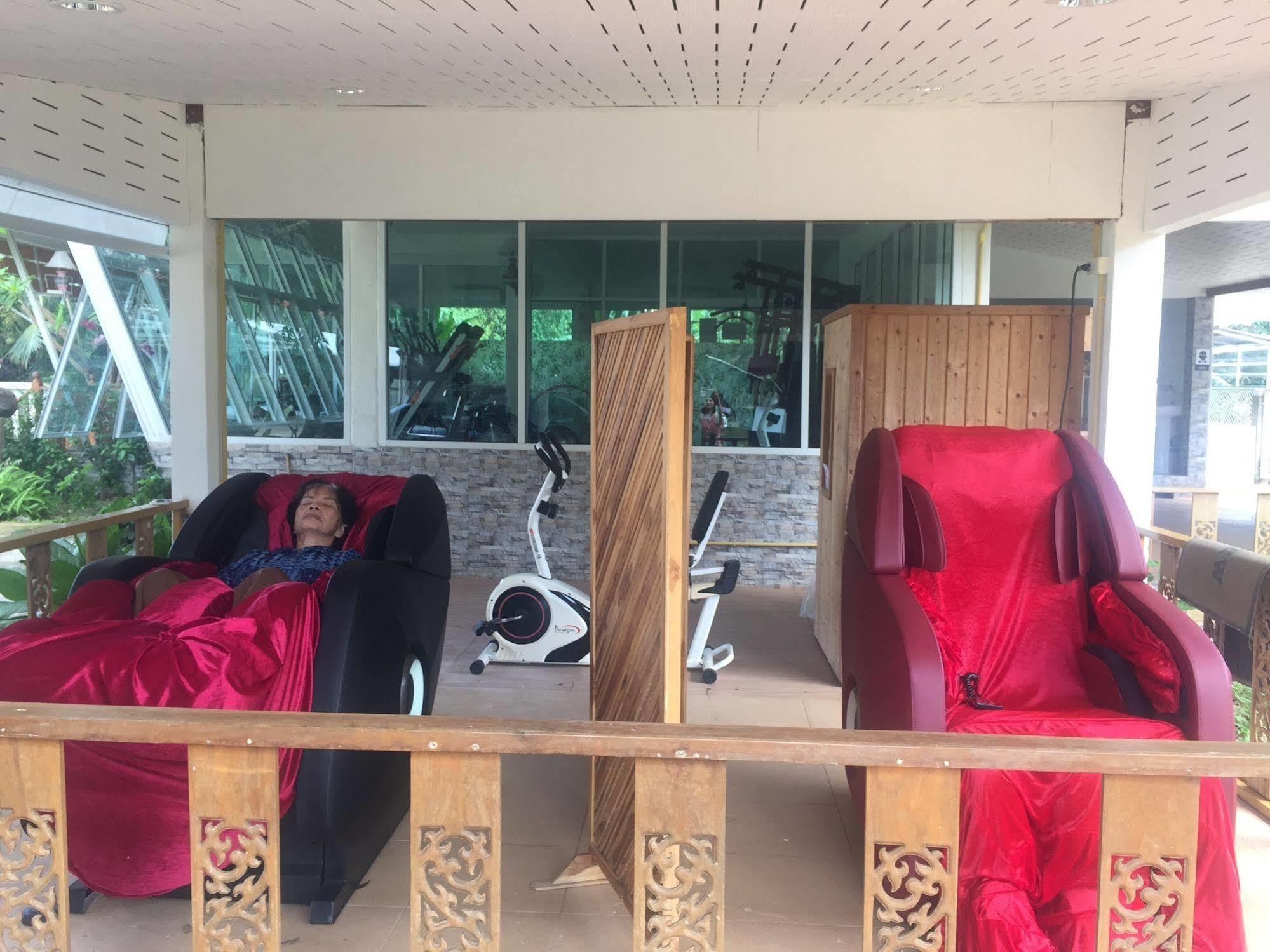 Baan Bangrak Residence Trang Buitenkant foto